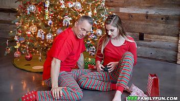play The teenager, after decorating the Christmas tree, starts to fuck