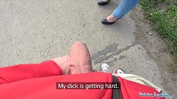 play De brunette kijkt stiekem naar de pik van de man tot ze xnxx in de auto zit