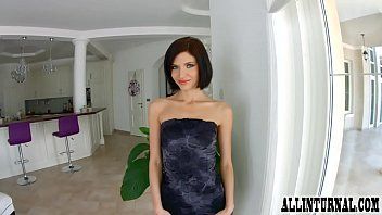 play Volledige groepsseks met een brunette en twee begaafde jongens