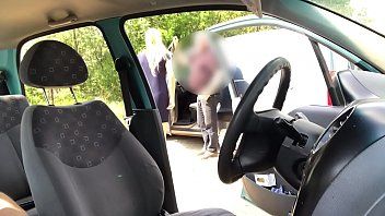 play Eu coloco meu dedo na buceta dela no volante do carro e depois faço xxx