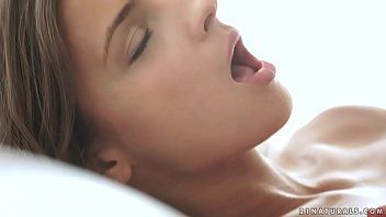 play La calda alexia rya u0219i la sua figa fenomenale che provoca orgasmi multipli