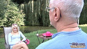 play Luiza ha emozioni e non succhia il pene finché non impara a stare con l'uomo