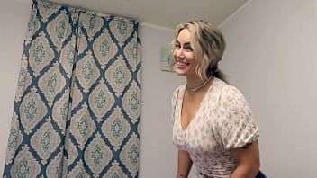 play El sobrino le metió el pene en la ropa interior cuando ella hacía el amor