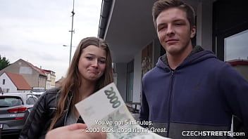 play Il reçoit 200 euros d'un inconnu s'il fait l'anal avec lui