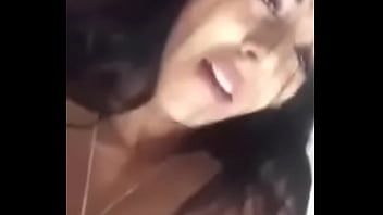 play Queen Ruby masturbates herself