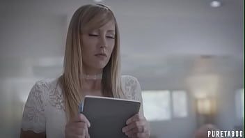 play Dotyka piersi tej blond piękności, po czym penetruje ją tak, jak mu się podoba