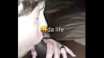 play تناسب القضيب كله في حلقها دون أي مشاكل