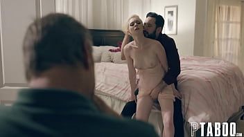 play Villageoise très chaude avec de très petits seins qui adore se faire tirer sur le pénis par sa collègue