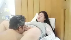 Cam ascunsă surprinde o sesiune de sex cu un cuplu blond-brunet pasionat
