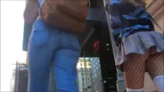 play Upskirt string van blonde tiener blootgelegd in het openbaar