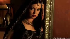 play Striptease morena de milf indio y juego de juguetes