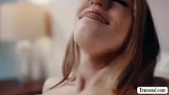 play أشجار T-Girl تشترك في Shemale Shecock في الملابس الداخلية