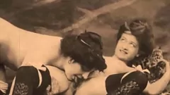 play Dark Lantern Entertainment apresenta, Volume Um Capítulo Dois Pt.1 Filme completo: Minha vida secreta - As confissões eróticas de um cavalheiro inglês vitoriano com buceta peluda e foda retrô